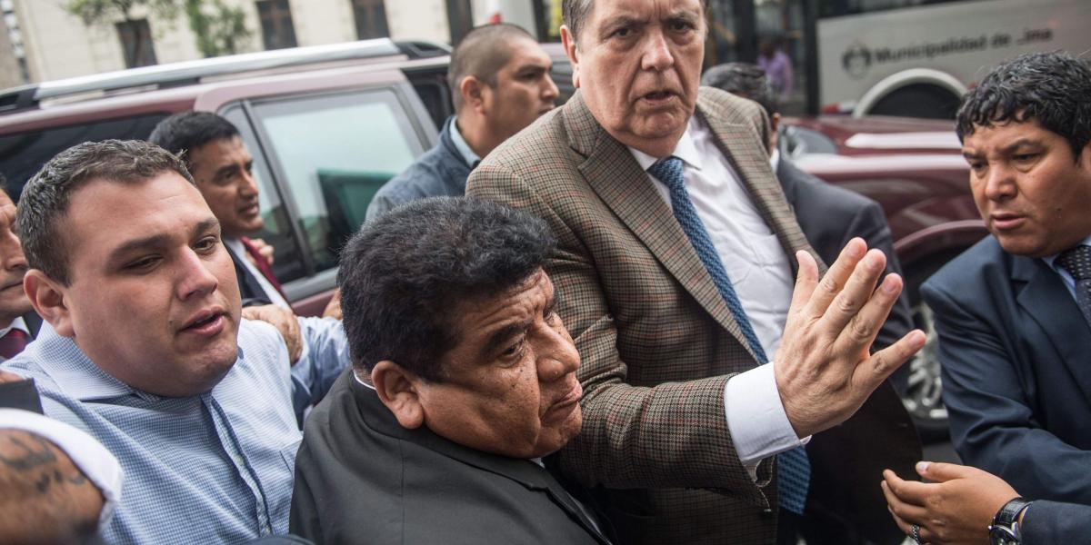 El expresidente peruano Alan García fue llamado a declarar por supuestamente recibir sobornos de Odebrecth. La Justicia prohibió su salida del Perú.