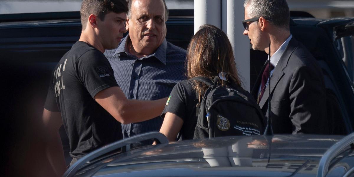 El gobernador Luiz Fernando Pezao, en su llegada a la sede de la Polícia Federal en Río de Janeiro.