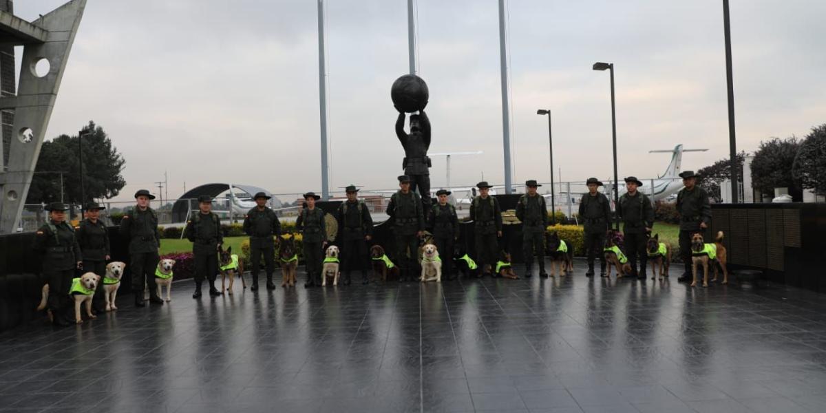 En la base Antinarcóticos se desarrolló la ceremonia de jubilación de 28 caninos que por seis años prestaron sus servicios en la Policía.