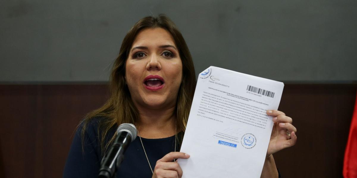Desde el Palacio de Gobierno, en Quito, la vicepresidenta de Ecuador, María Alejandra Vicuña, se defendió de las acusaciones de supuesta corrupción.