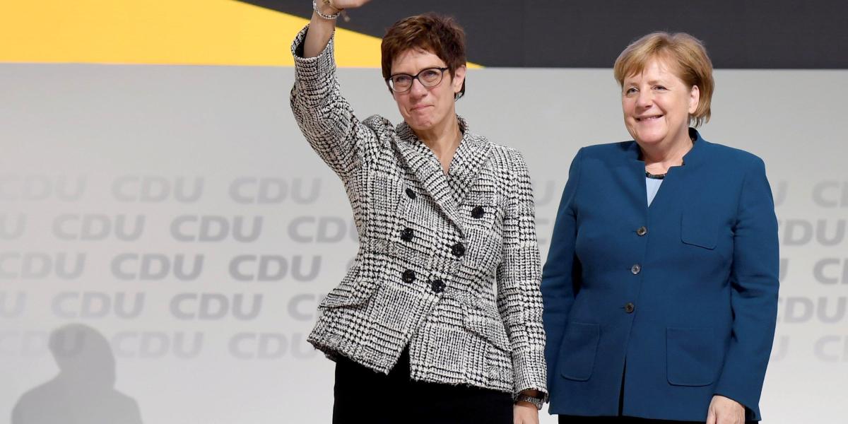 La Unión Cristianodemócrata alemana (CDU) eligió este viernes como nueva presidenta a su secretaria general, la centrista Annegret Kramp-Karrenbauer, quien sucederá a la canciller de Alemania, Angela Merkel, tras 18 años al frente del partido.