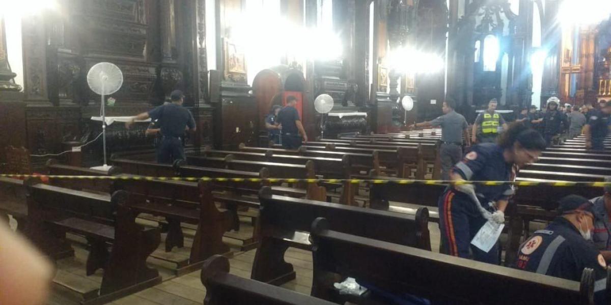 El autor del tiroteo irrumpió en el templo católico hacia el mediodía, durante un misa, y tras disparar contra varios fieles se suicidó frente al altar.