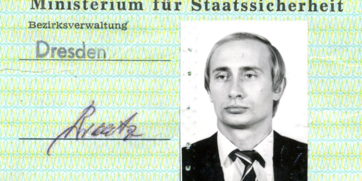 Vladimir Putin recibió el carné de la Stasi en 1985.
