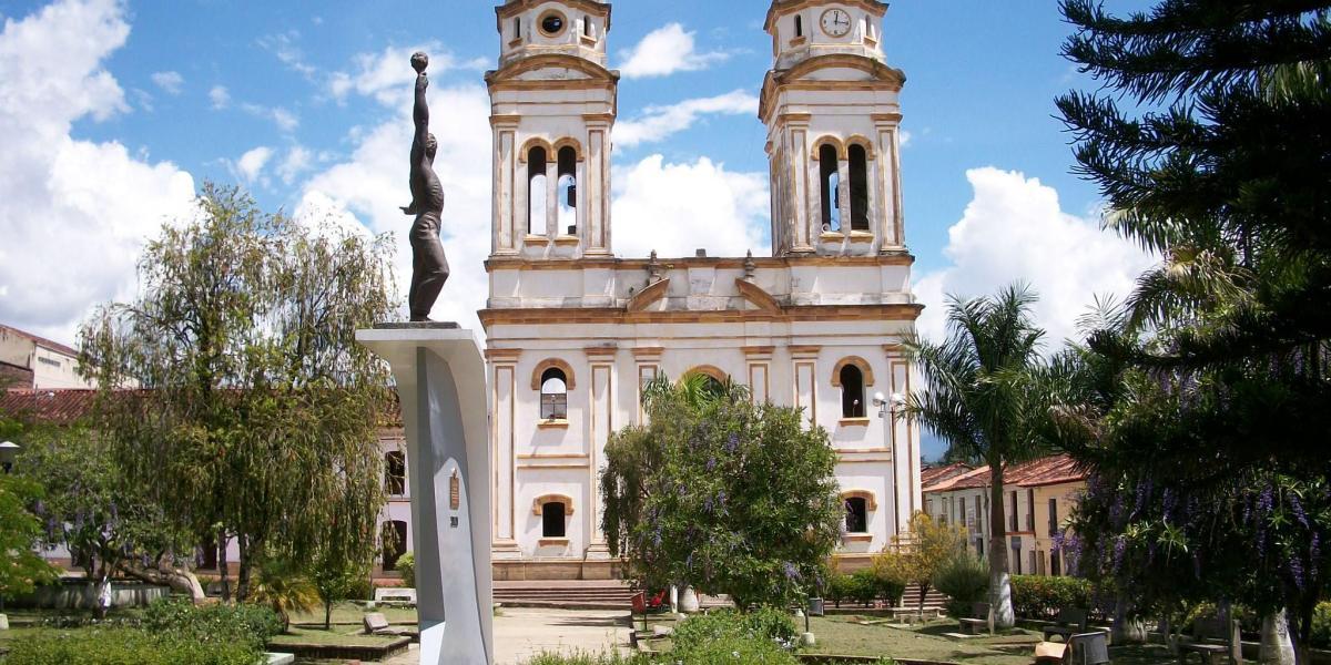 Charalá fue convertido en patrimonio histórico y cultural en 2009, sin embargo, pese a que allí hubo una batalla de independencia, este municipio no fue incluido en la Ley del Bicentenario.