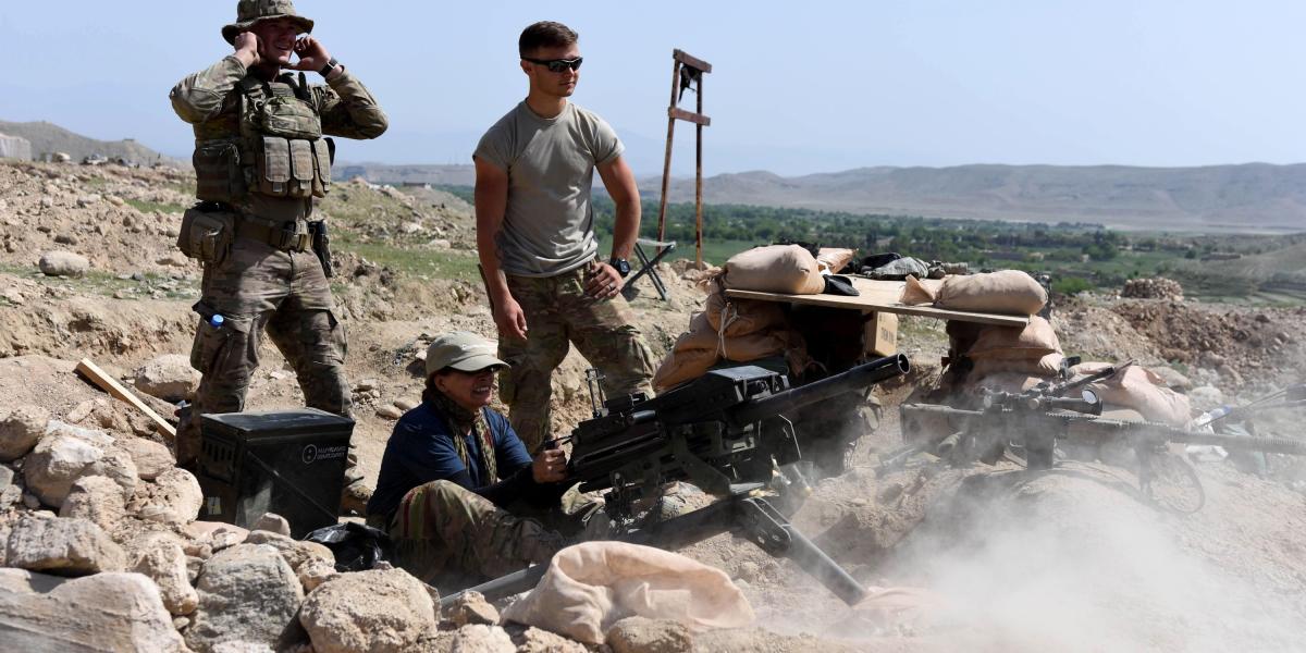 Varios soldados estadounidenses durante una operación militar contra militantes del Estado Islámico en el distrito de Khot, en la provincia de Nangarhar (Afganistán).