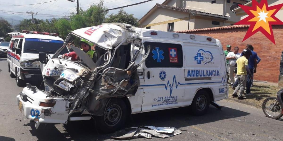 Ambulancia accidentada en avenida Guadalupe de Cali