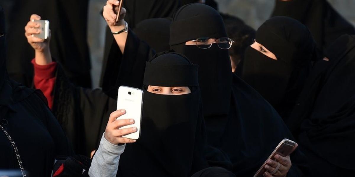 Las mujeres sauditas están sujetas a leyes de tutela masculina.