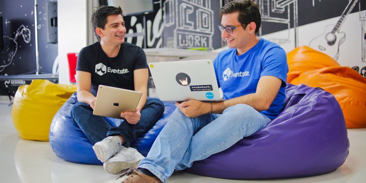 Fabián Carrillo Suárez (izquierda), creador de la aplicación Eventsite y su socio William García planeando el mercado internacional.