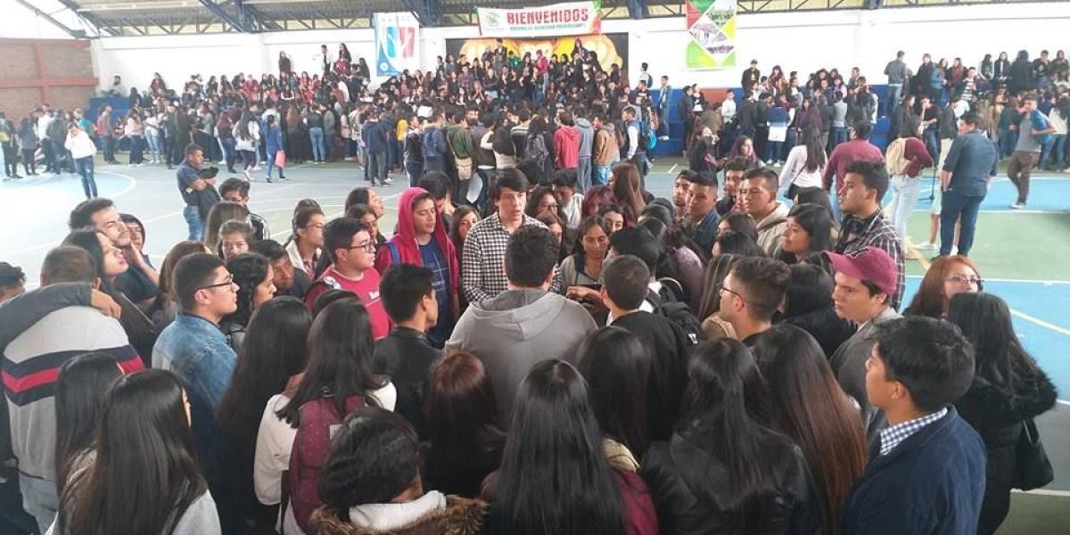 Estudiantes de la Universidad de Nariño reunidos en asamblea.