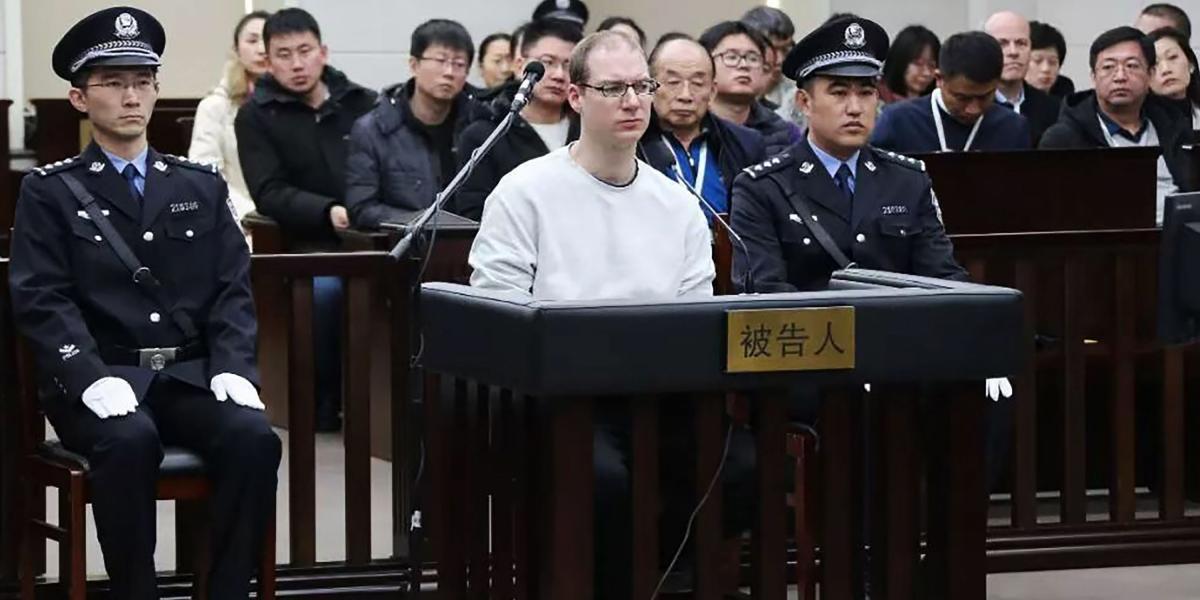 El canadiense Robert Lloyd Schellenberg durante su juicio por cargos de tráfico de drogas en la corte de Dalian en China.
