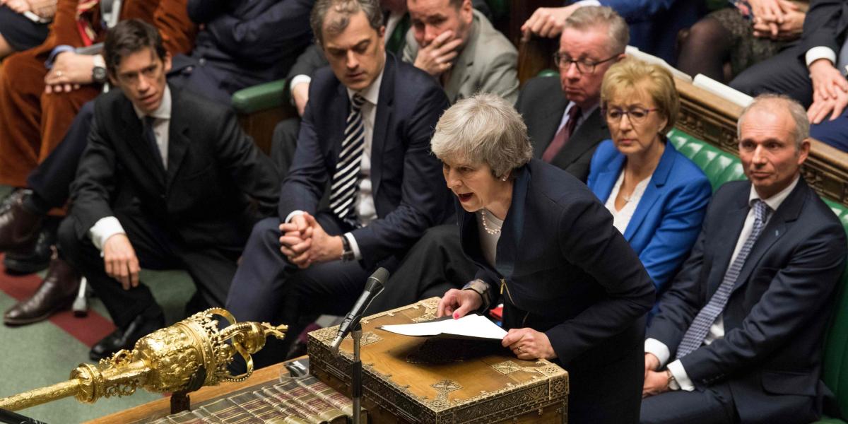 Theresa May, primera ministra del Reino Unido, defendiendo con vehemencia, pero sin éxito, su acuerdo del 'brexit' con la Unión Europea ante el parlamento.