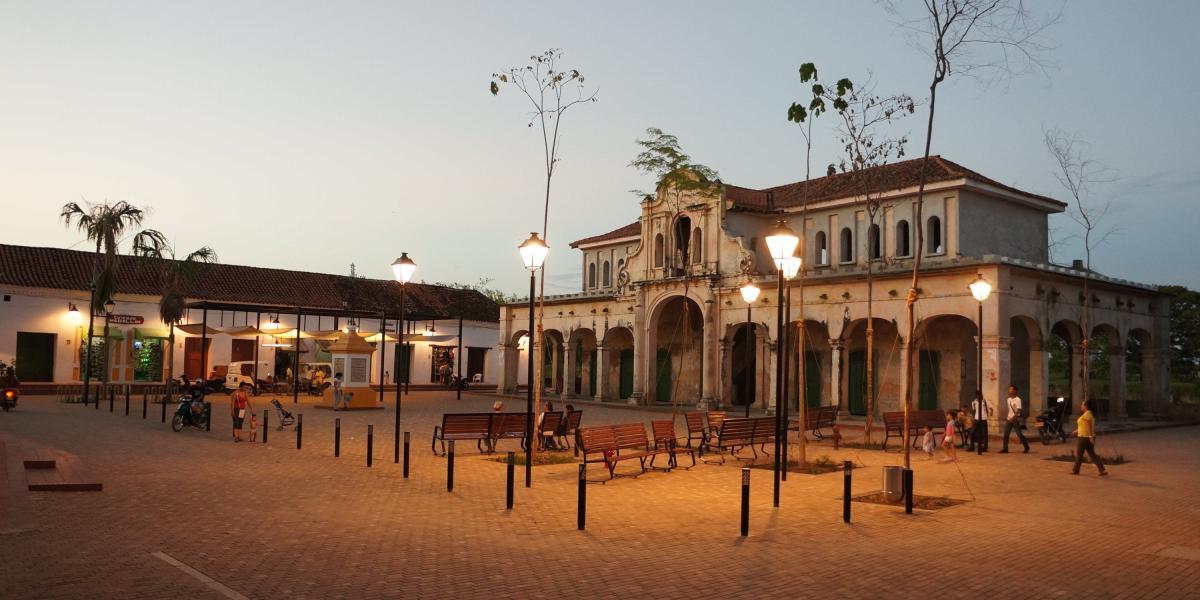 Mompox, ubicado en el departamento de Bolívar, es declarado por la UNESCO, patrimonio de la Humanidad, y es el noveno lugar destacado para visitar durante el 2019. Uno de los lugares más turísticos dentro de este pueblo es  La Albarrada de Mompox.