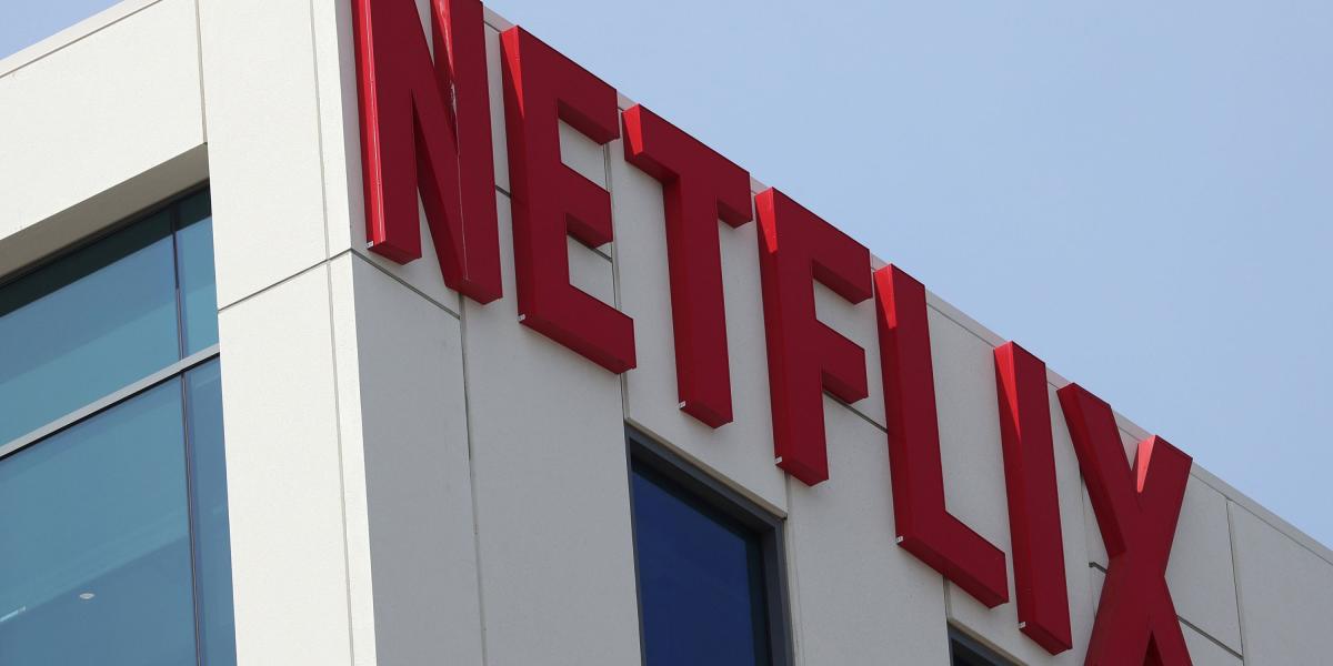 Está por verse si el encarecimiento de tarifas de Netflix en Estados Unidos provoca o no un desplazamiento de los suscriptores hacia otras plataformas rivales.