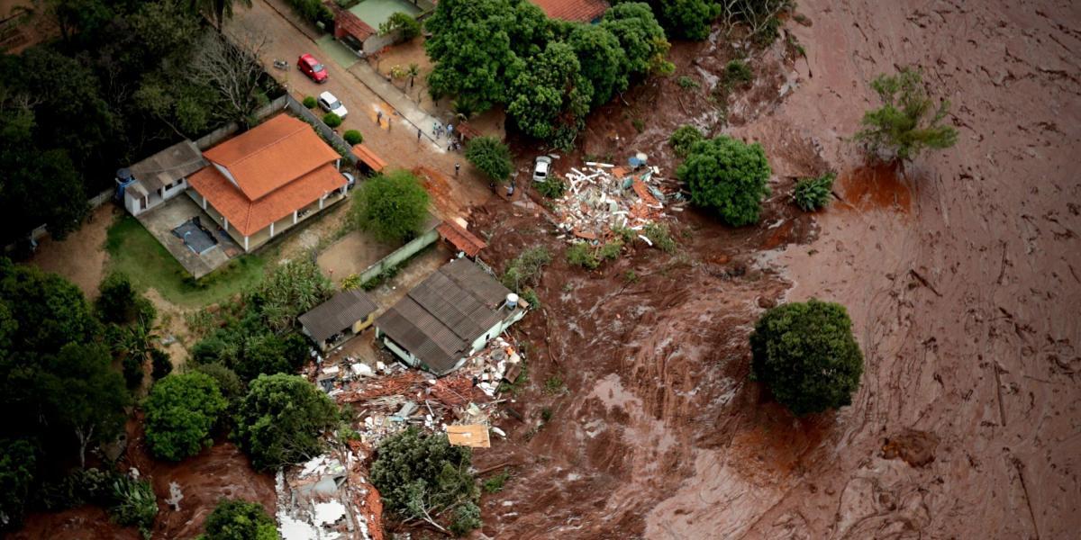Fotografía aérea de este sábado del desastre causado por la rotura de una presa que contenía residuos minerales de la compañía Vale, en Brumadinho, municipio de Minas Gerais (Brasil).
