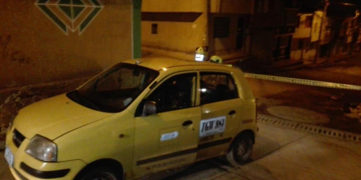 Vehículo en el que se movilizaba el conductor que fue atacado en la localidad de Ciudad Bolívar.