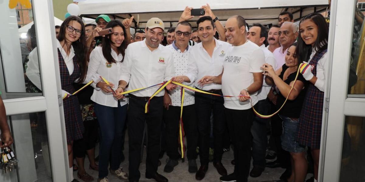 En octubre de 2018 el gobernador de Santander, Didier Tavera, y el alcalde de Girón, Jhon Abiud Ramírez, inauguraron la biblioteca convertida en un elefante blanco.