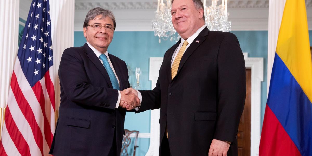 El secretario de Estado de Estados Unidos, Mike Pompeo (d), se reúne con el ministro colombiano de Relaciones Exteriores, Carlos Holmes Trujillo (i), en el Departamento de Estado en Washington D.C (Estados Unidos).