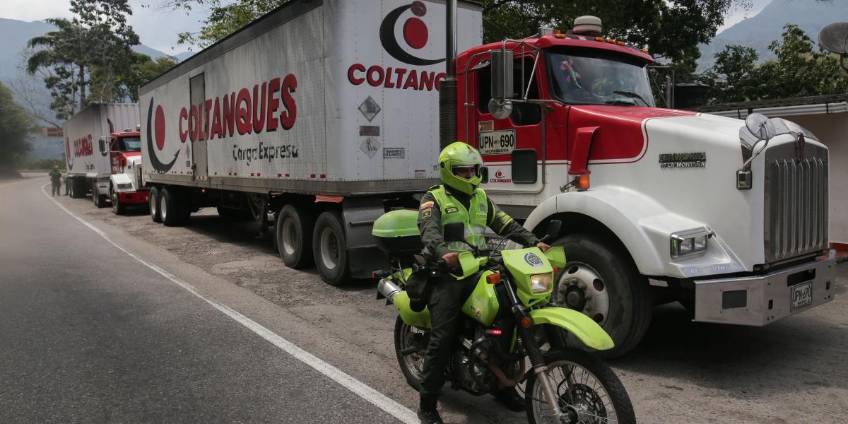 Cerca de una decena de vehículos cargados de ayudas entraron este 7 de febrero al centro de acopio dispuesto por las autoridades colombianas en Cúcuta.