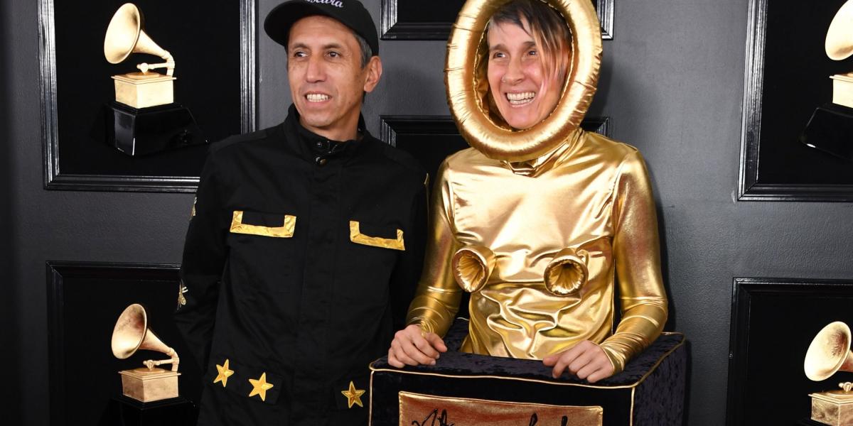 Héctor Buitrago y Andrea Echeverri, Aterciopelados, durante su llegada al preshow de la ceremonia número 61 de los premios Grammy. Los artistas estaban nominados, pero no obtuvieron al fin el galardón.