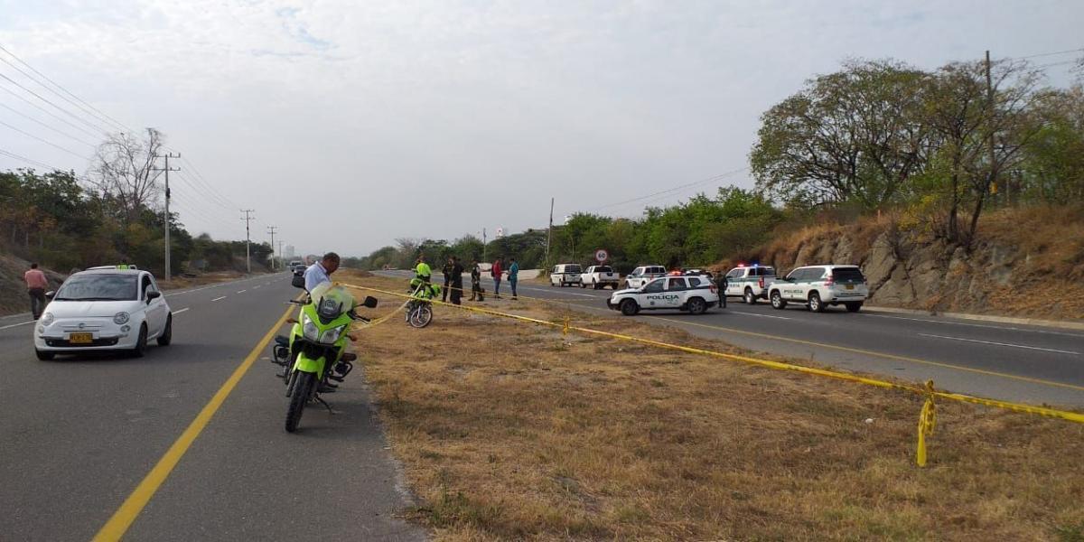 A las 8:00 de la mañana un reconocido narcotraficante, alias 'Echeverry' fue asesinado en la vía Santa Marta - Ciénaga. En menos de 24 horas van cuatro personas asesinadas en la capital del Magdalena.