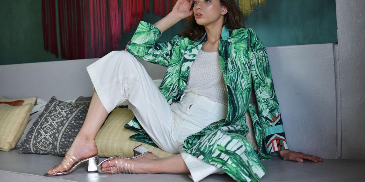 Daniela Bahamón es la creadora de Maison Alma, la marca de abrigos confeccionados en Colombia con telas francesas para muebles.