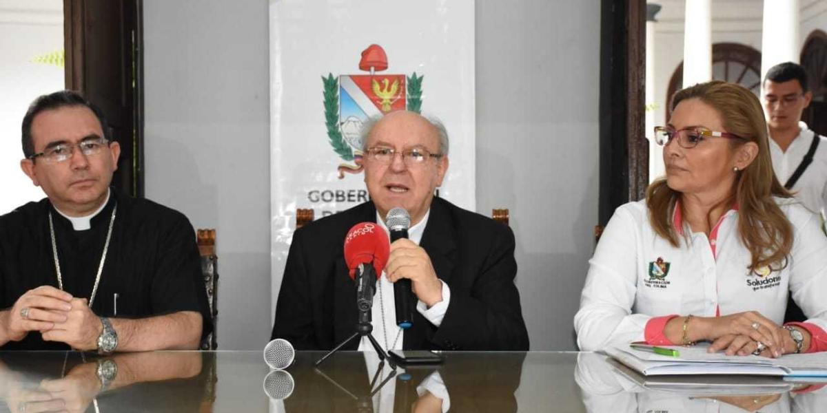El Arzobispo de Ibagué Flavio Calle (cen.) y la secretaría de Salud del Tolima, invitaron a la cadena de oración por la vida programada para este domingo.