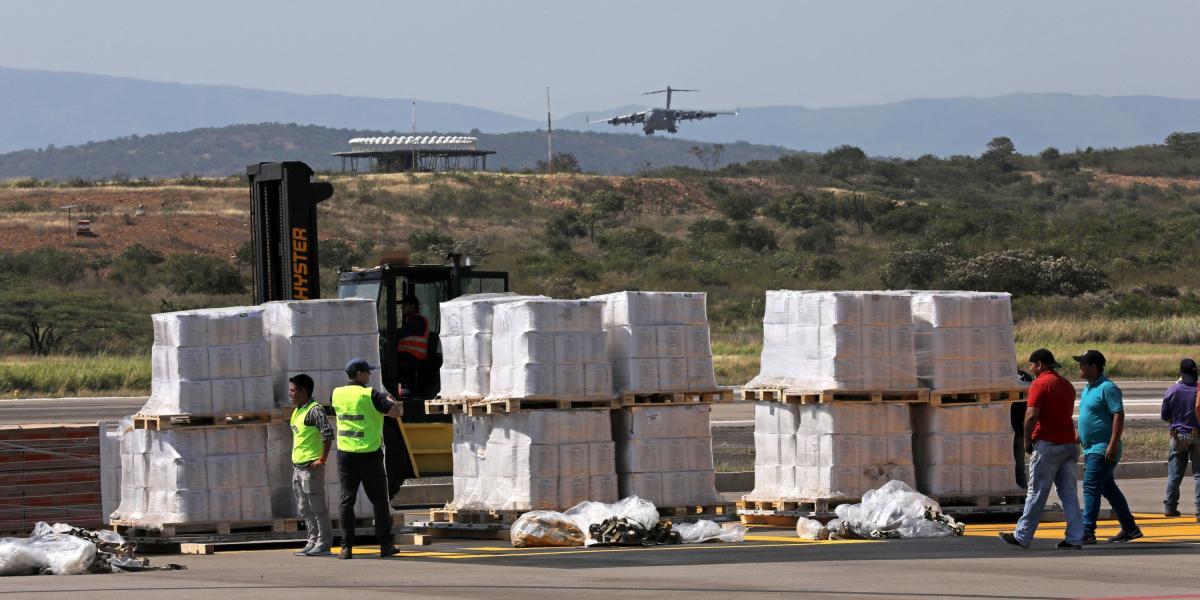 La nueva carga de ayudas humanitarias provenientes de Estados Unidos llegó este 16 de febrero a Cúcuta a bordo de aviones militares.