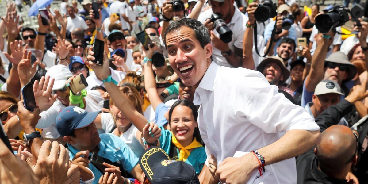 El líder opositor Juan Guaidó dijo este sábado estar dispuesto a “hacer lo necesario” para lograr el ingreso de las ayudas almacenadas.