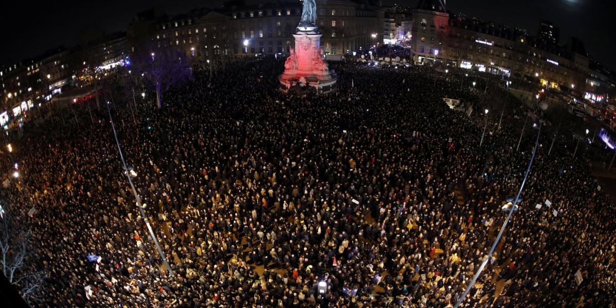 Miles de ciudadanos se reunieron este 19 de febrero en la Plaza de la República, en París, para rechazar el aumento en casos de antisemitismo.