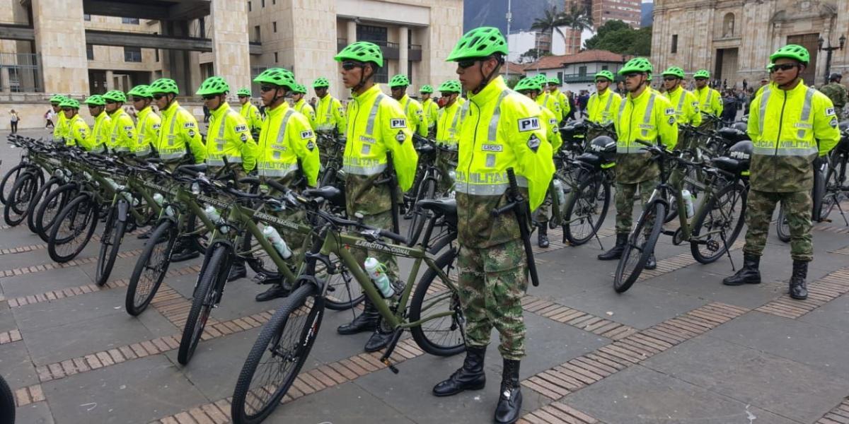 La Alcaldía de Bogotá le hizo entrega a la Policía de 150 bicicletas y al Ejército de 50.