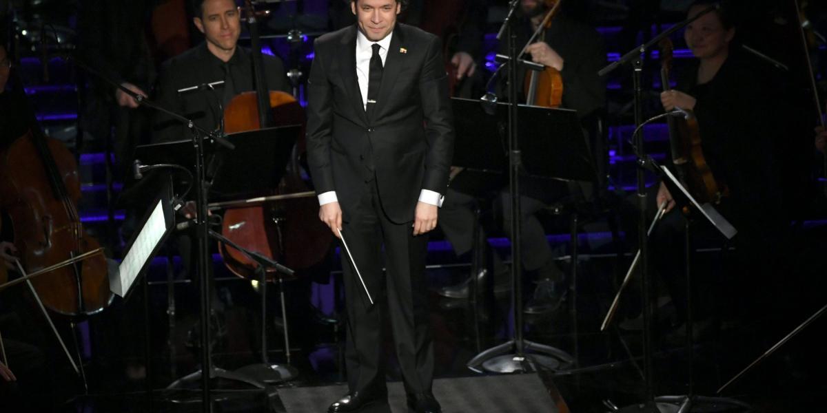 Dudamel dirigió a la Orquesta Filarmónica de Los Ángeles durante el segmento In Memorian.