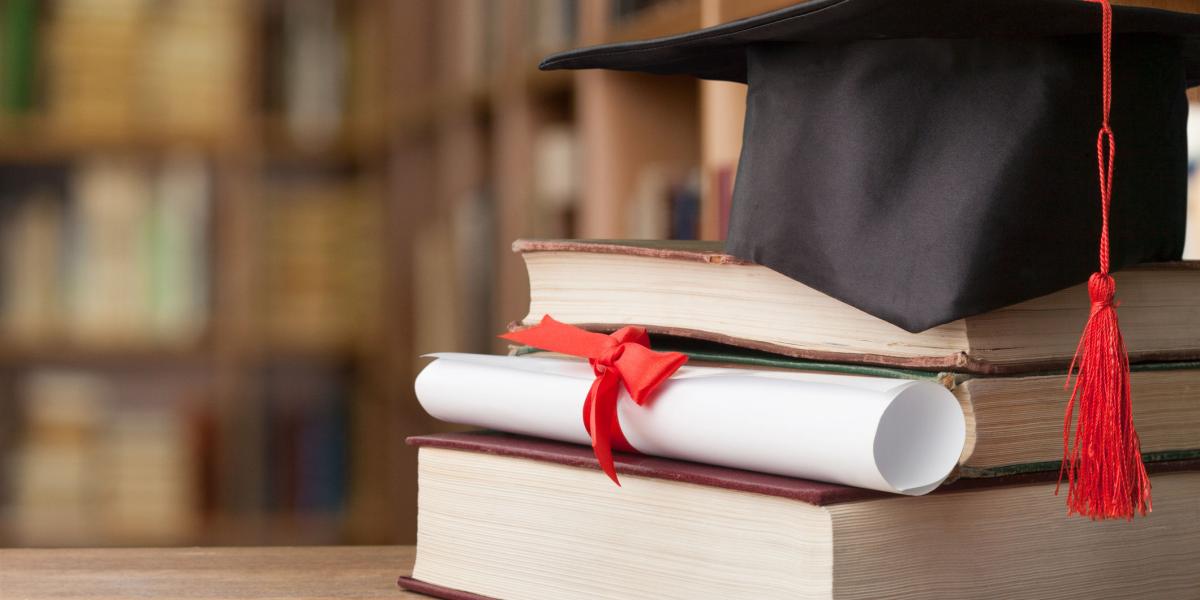 Las acreditaciones o certificaciones para educación superior pueden darse por programas o instituciones.