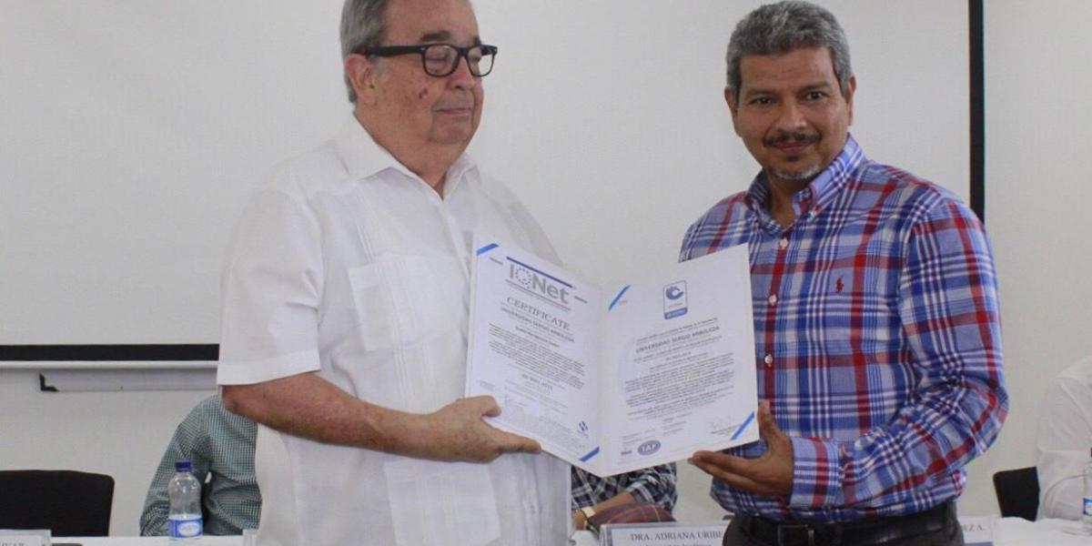 El rector de la Universidad Sergio Arboleda en el Caribe, Alfredo Méndez, recibió