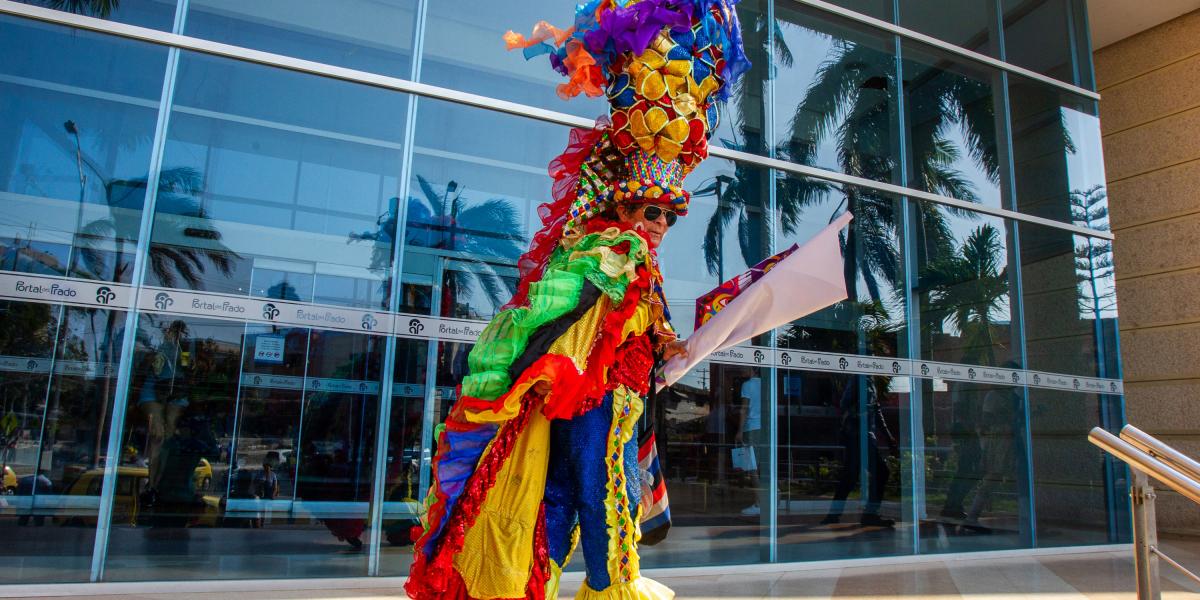 Barranquilla celebra su carnaval durante cuatro días formales, sin embargo, sus participantes llevan la fiesta en el alma todo el año y en su cotidianidad reflejan su sentir fuera de la fiesta.