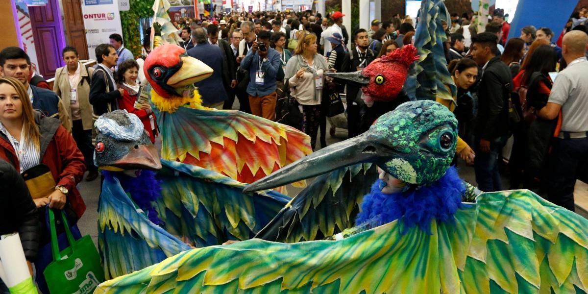 La aves recorren los pasillos de la 38 edición de la Vitrina Turística de Anato, para mostrarle al mundo que Colombia es uno de los países que más aves poseen