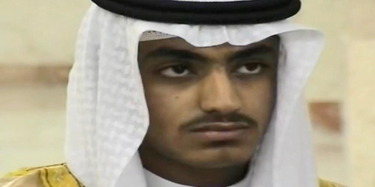 Captura de vídeo de la Agencia Central de Inteligencia estadounidense (CIA) de Hamza bin Laden, uno de los hijos del difunto líder de Al Qaeda, Osama bin Laden.