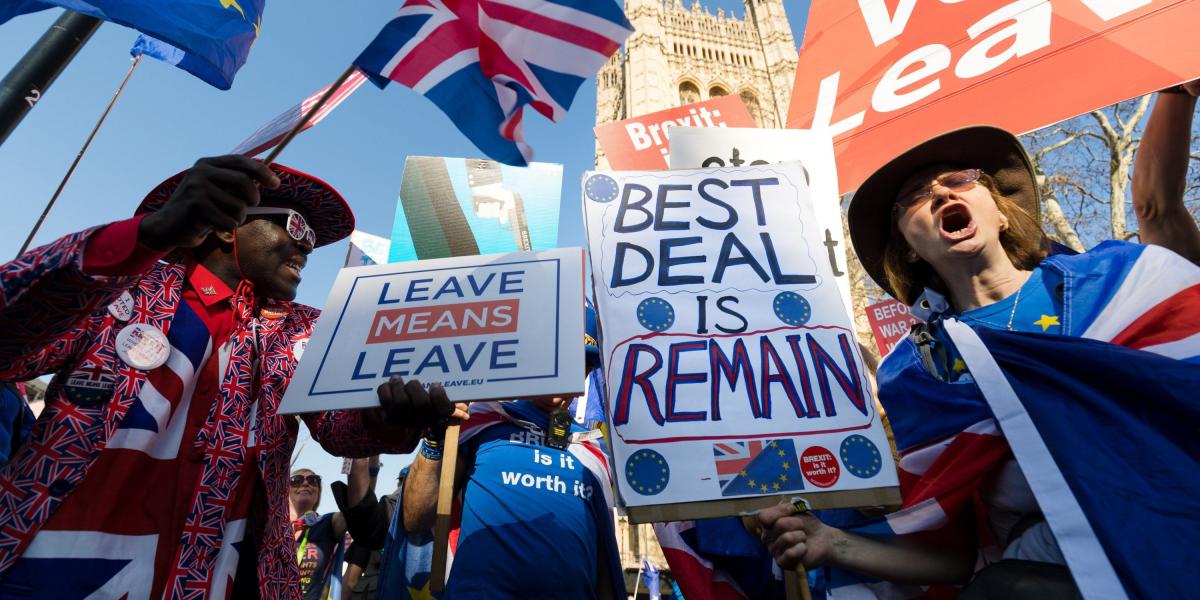El Reino Unido está dividido, los más jóvenes piden no salir de la UE, mientras que los más veteranos dicen que sí. Es incierto lo que pase.