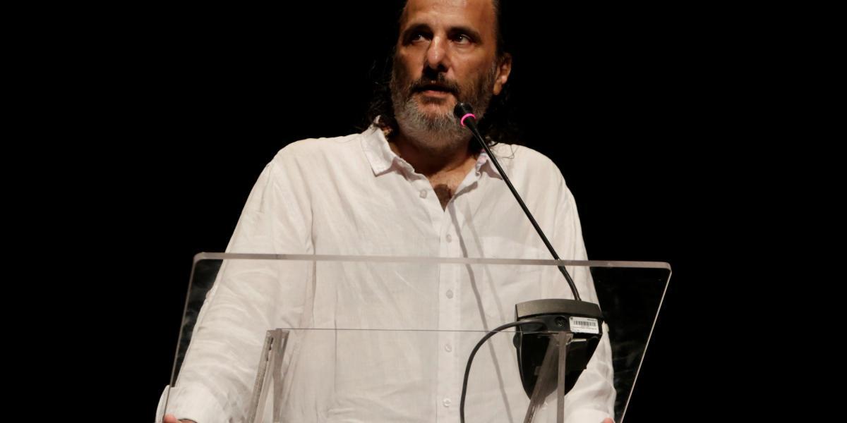 El director artístico del festival, el cineasta colombiano Felipe Aljure, antes de la proyección de la cinta colombiana 'Niña errante'.