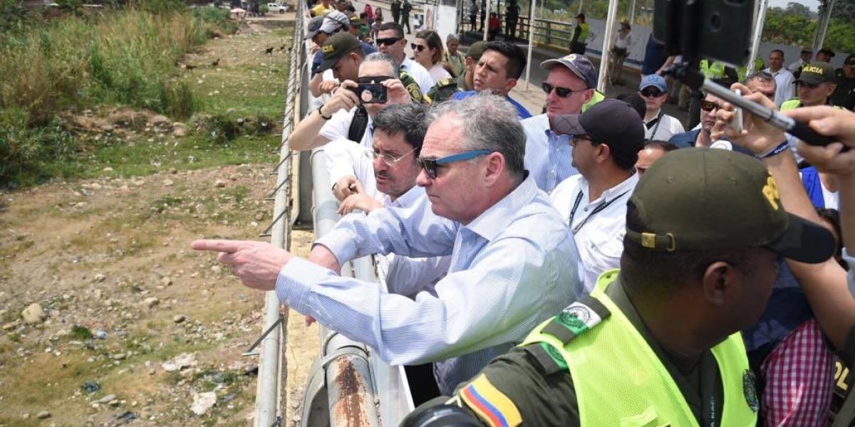 El senador visitó un comedor y el puente internacional Simón Bolívar.