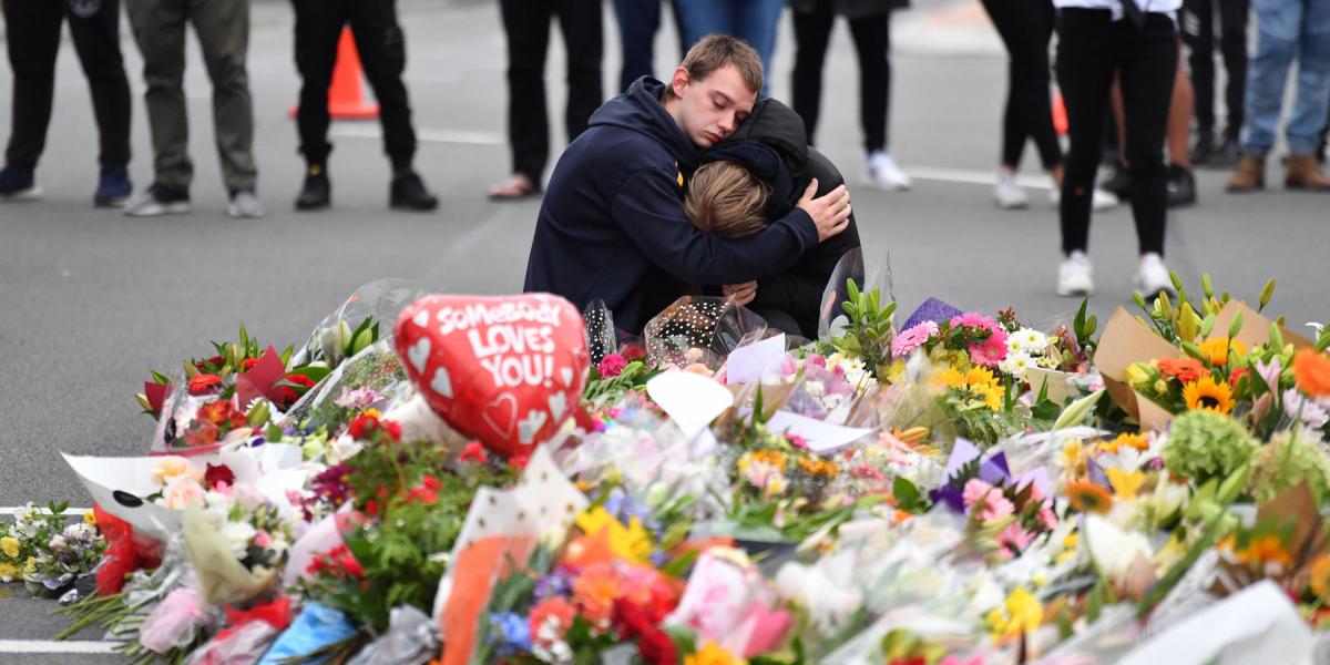 Decenas de personas rindieron homenaje este sábado a las víctimas del ataque terrorista en Christchurch.