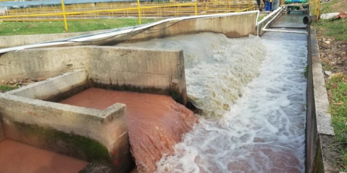 A la planta de tratamiento de La Esmeralda en Villavicencio ya está llegando agua de quebrada Honda, la más clara, y del río Guatiquía.