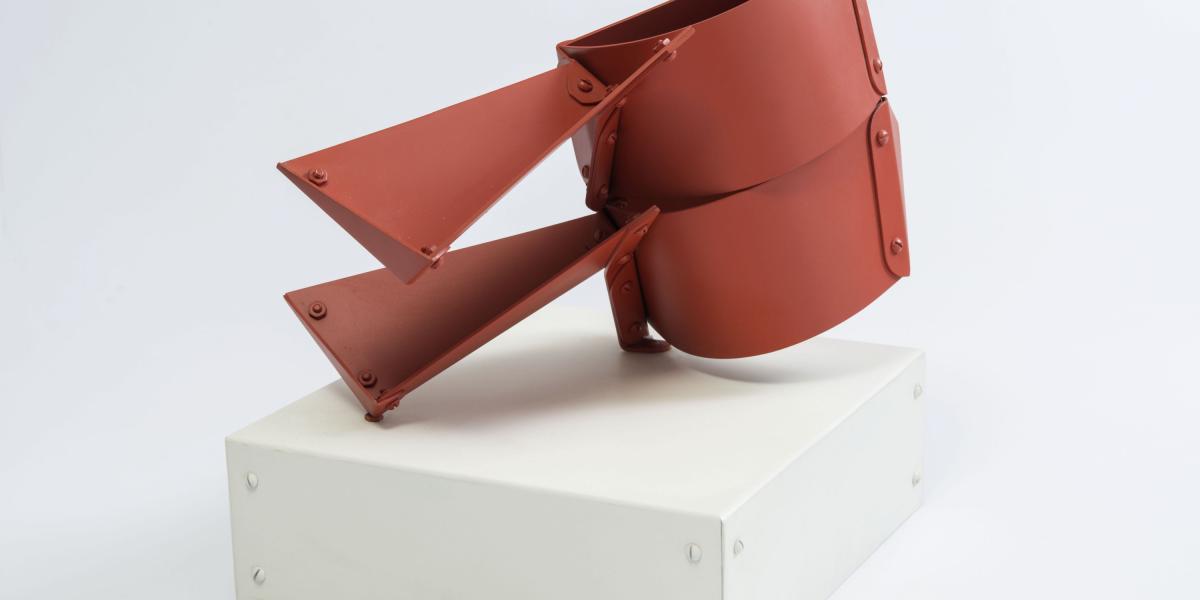Escultura titulada ‘Acoplamiento’ (1974), del maestro colombiano Édgar Negret.
