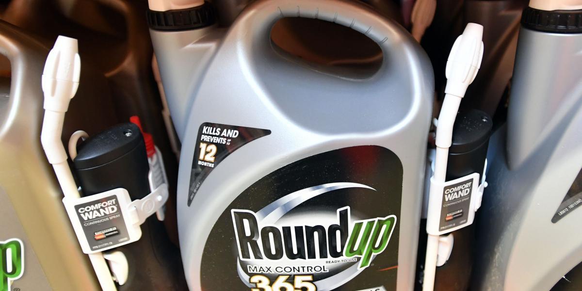 El producto Roundup, de la multinacional Monsanto tiene glifosato. La foto en una tienda de insumos del agro en San Rafael, California.