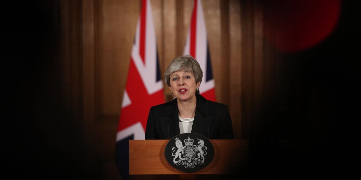 La primera ministra británica, Theresa May, pidió a la Unión Europea ampliar tres meses el plazo de salida del Reino Unido de la comunidad europea.