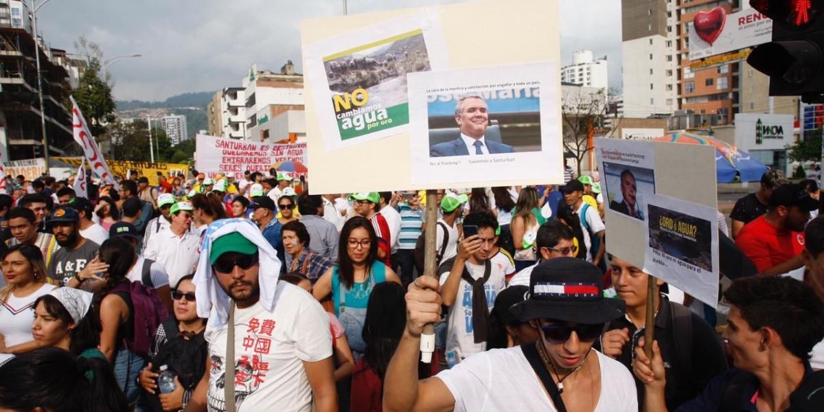 Cientos de ciudadanos se concentraron en la carrera 27 con calle 36 de Bucaramanga.