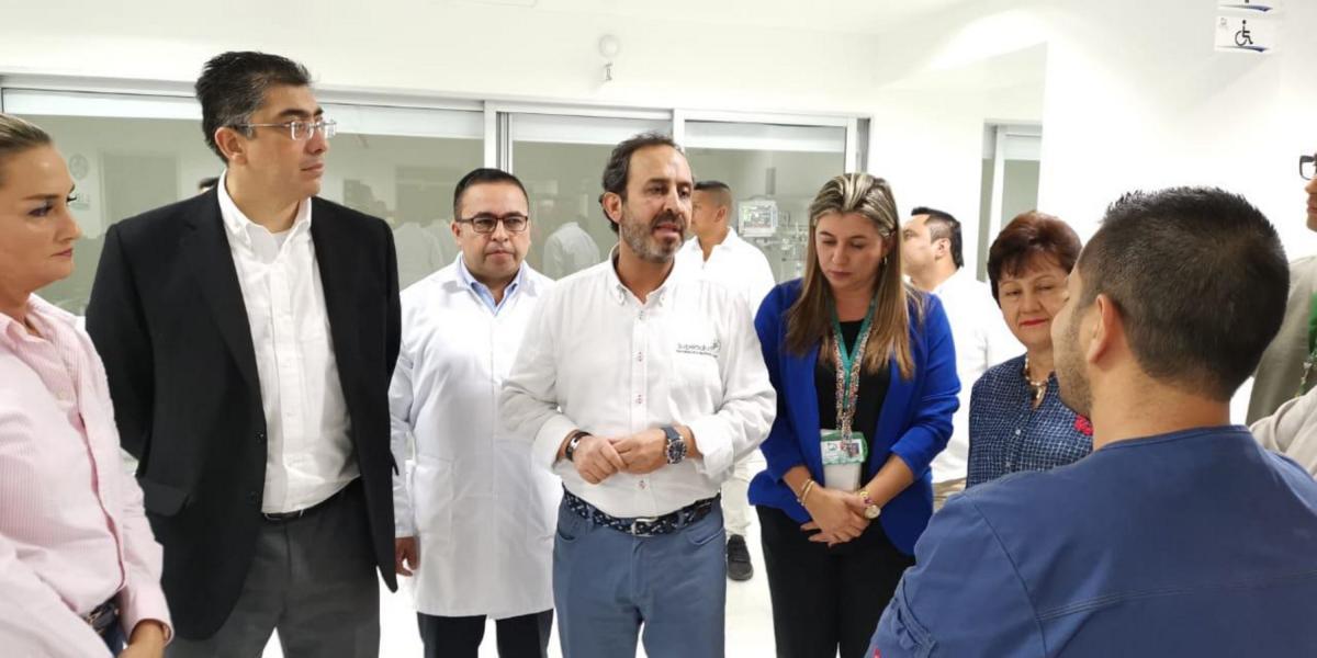 El Superintendente de Salud (de camisa blanca, en el centro) recorrió las instalaciones del Hospital San Jorge de Pereira
