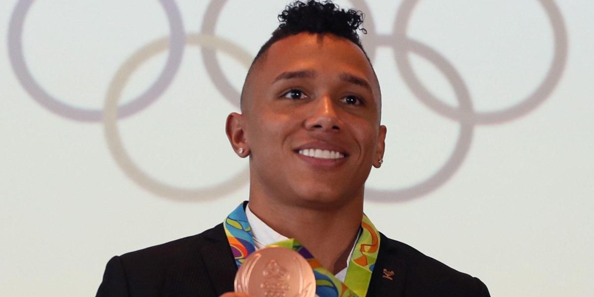 Luis Javier Mosquera y su medalla de bronce de los Olímpicos del 2016.