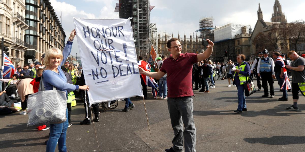 Son cada vez más constantes las manifestaciones en contra del acuerdo de May en Londres.