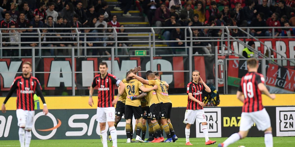 Kevin Lasagna celebrando el gol de Udinese contra Milán.