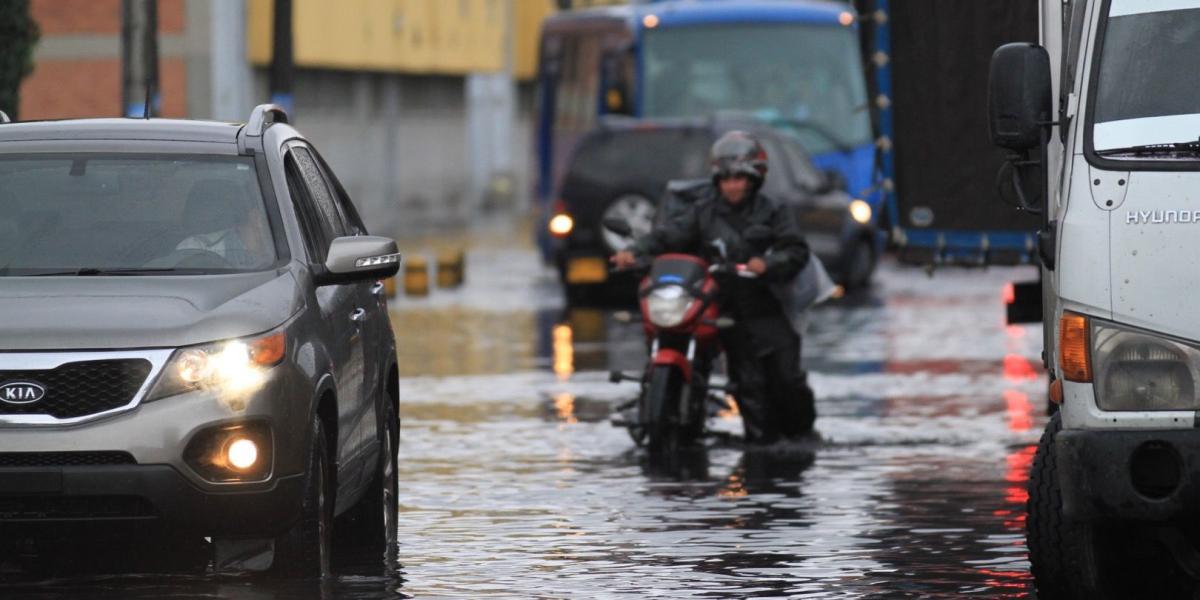 La movilidad en Montevideo (Puente Aranda) resultó afectada por las precipitaciones.